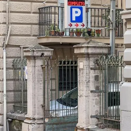 Appartamento Chiaia-piazza Amedeo Close Metro Station And Sea Napoli