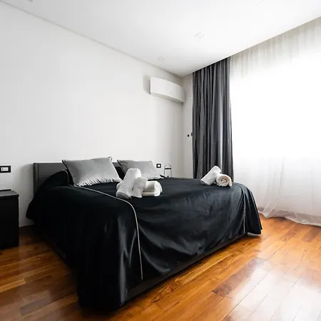 Apartamento Chiaia-piazza Amedeo Close Metro Station And Sea Nápoles