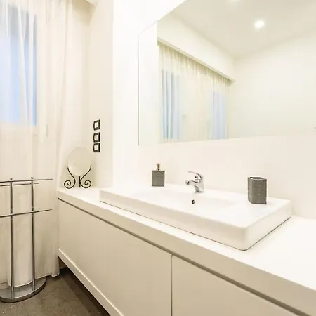 Chiaia-piazza Amedeo Close Metro Station And Sea Apartamento *